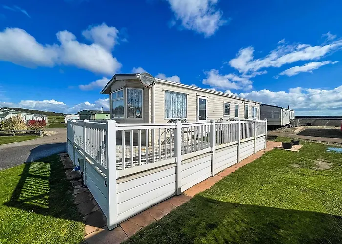 Ref 40035Nd - Superb Caravan With Decking Free Wifi At North Denes Holiday Park