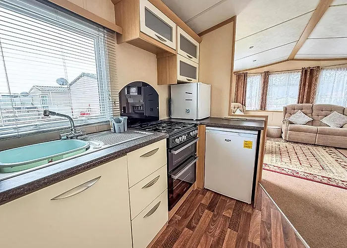 Ref 40035Nd - Superb Caravan With Decking Free Wifi At North Denes Holiday Park