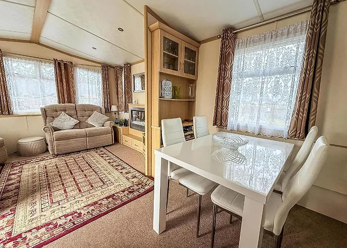 Ref 40035Nd - Superb Caravan With Decking Free Wifi At North Denes Holiday Park