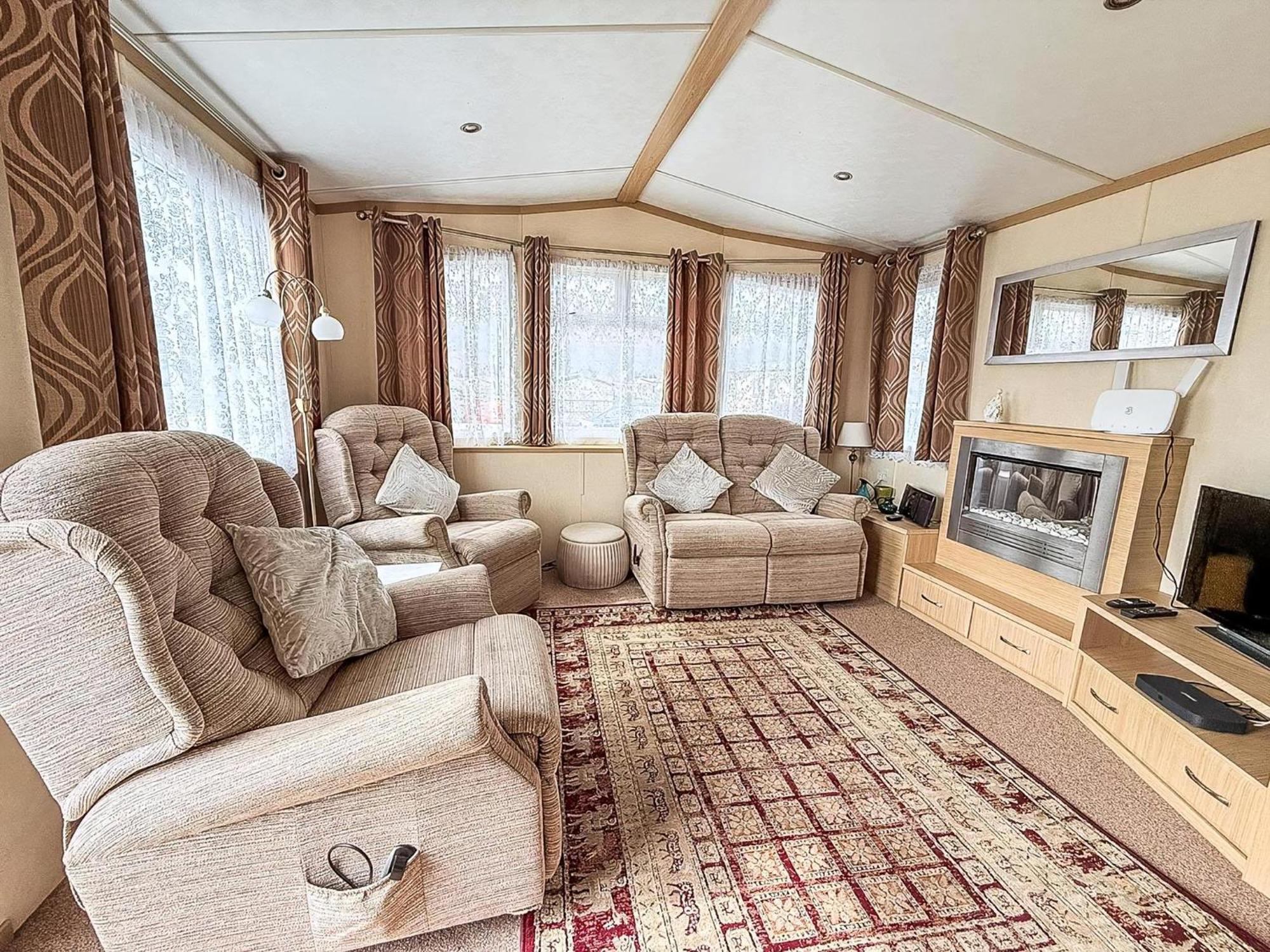 Ref 40035nd - Superb Caravan With Decking Free Wifi At North Denes * Lowestoft